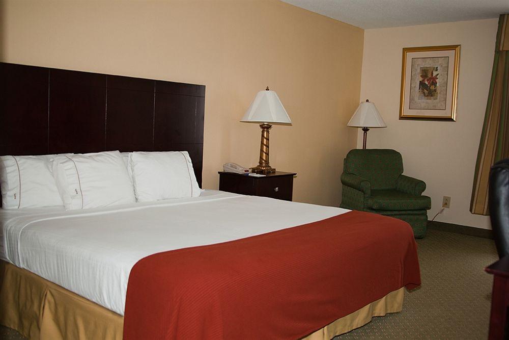 Holiday Inn Express Scottsburg By Ihg Bagian luar foto